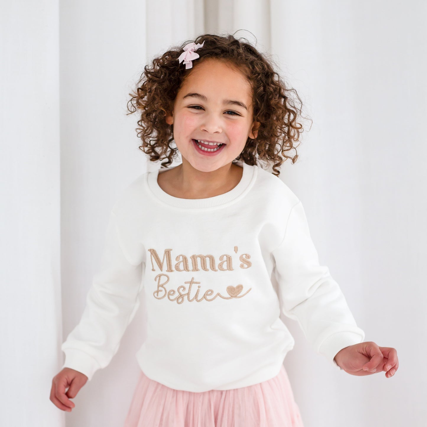 Mama's Bestie embroidered love heart Sweatshirt