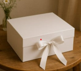 White magnetic ribbon tie gift box
